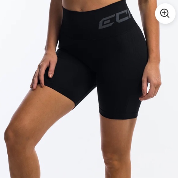 NWOT - ECHT arise scrunch shorts - Picture 3 of 6